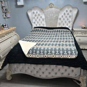 Throw Sherpa blanket